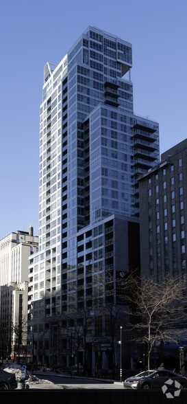 1211-1235 Boul Robert-Bourassa, Montréal, QC for sale - Building Photo - Image 3 of 7