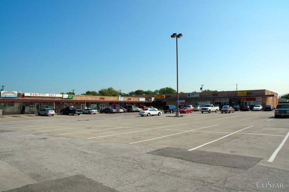 1207-1251 E Red Bird Ln, Dallas, TX for lease Primary Photo- Image 1 of 2