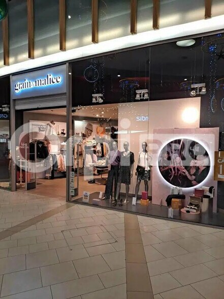 Retail in Reims for lease - Building Photo - Image 2 of 2