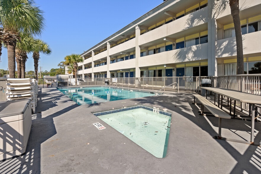 806 S Ocean Blvd, Myrtle Beach, SC for sale - Building Photo - Image 2 of 23