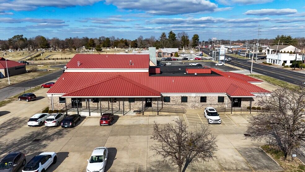 2831 Lone Oak Rd, Paducah, KY for sale - Building Photo - Image 2 of 11