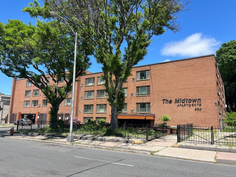 The Executive Portfolio portfolio of 3 properties for sale on LoopNet.com - Building Photo - Image 2 of 10