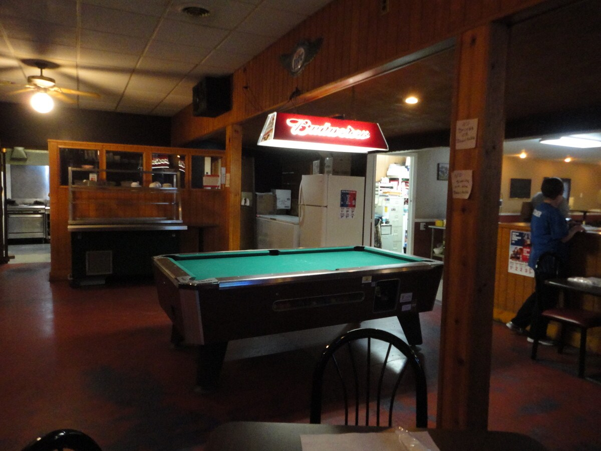 115 E Side Sq, Table Grove, IL 61482