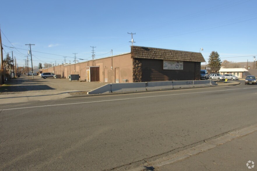 1102B-1112B W Lincoln Ave, Yakima, WA for lease - Building Photo - Image 2 of 3