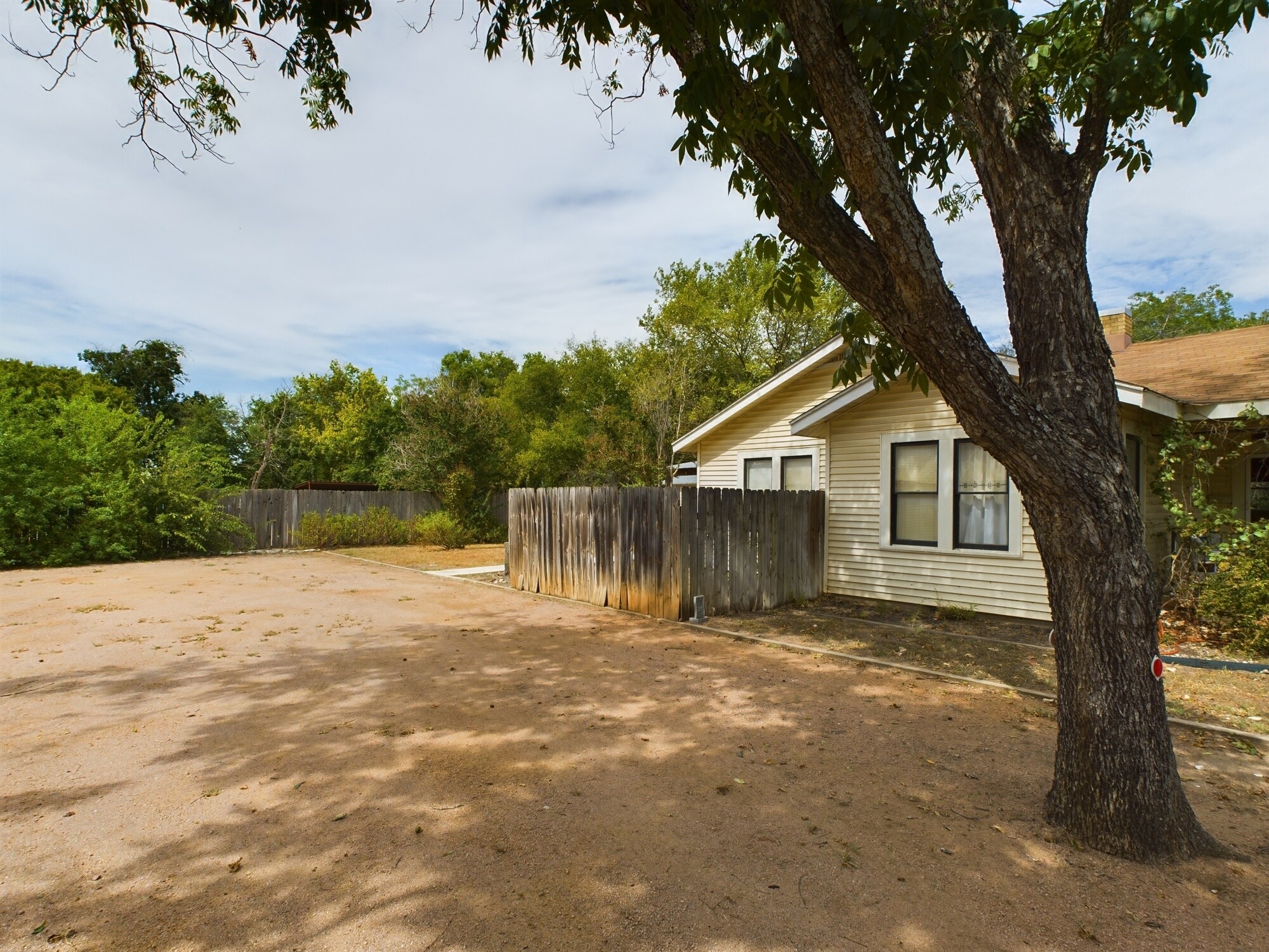 109 E Hackberry St, Fredericksburg, TX for sale Building Photo- Image 1 of 1
