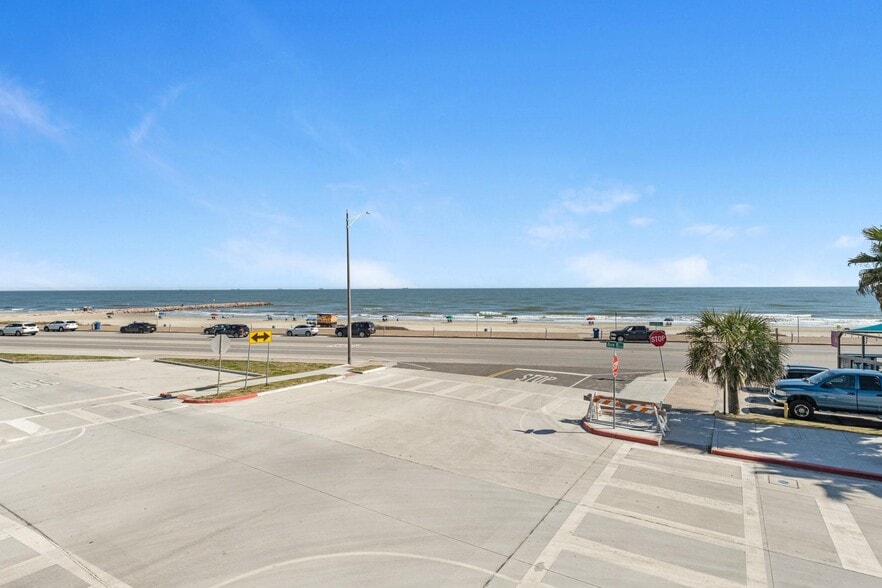 3102 Avenue S, Galveston, TX for sale - Building Photo - Image 2 of 5