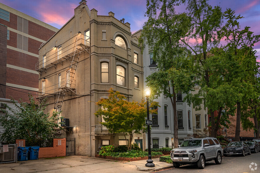 1906 Sunderland Pl NW, Washington, DC for sale - Building Photo - Image 1 of 33