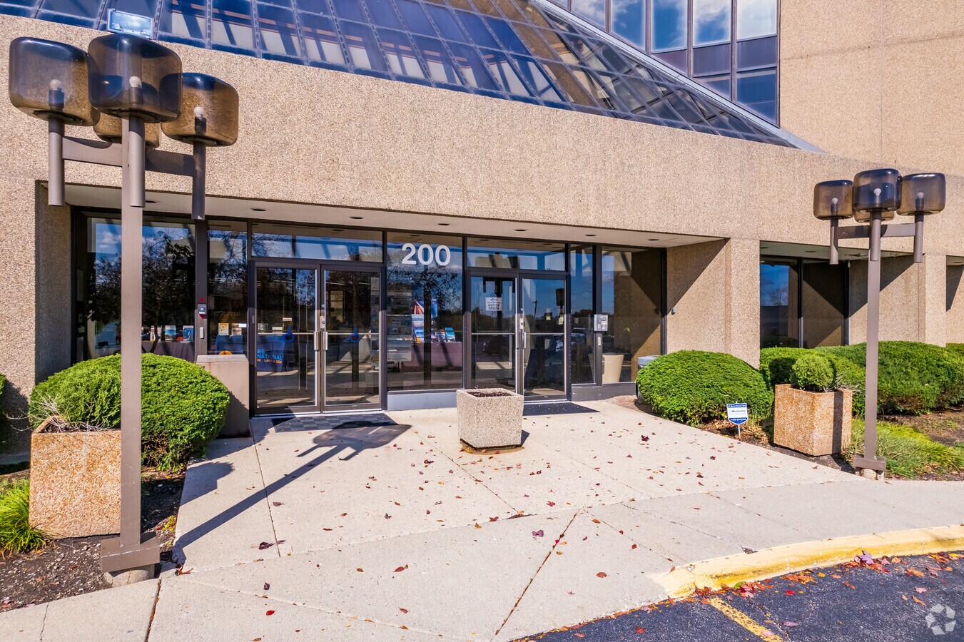 200 W Higgins Rd, Schaumburg, IL 60195