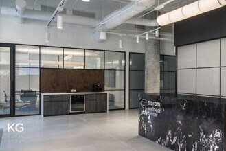 215 N Peoria St, Chicago, IL for lease Lobby- Image 2 of 5