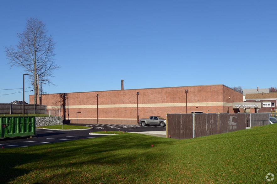 1512 S Main St, Fall River, MA for lease - Building Photo - Image 2 of 5