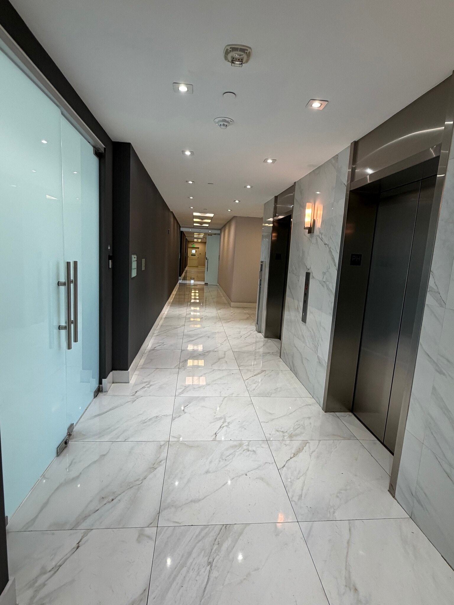 150 SE 2nd Ave, Miami, FL for lease Interior Photo- Image 1 of 13