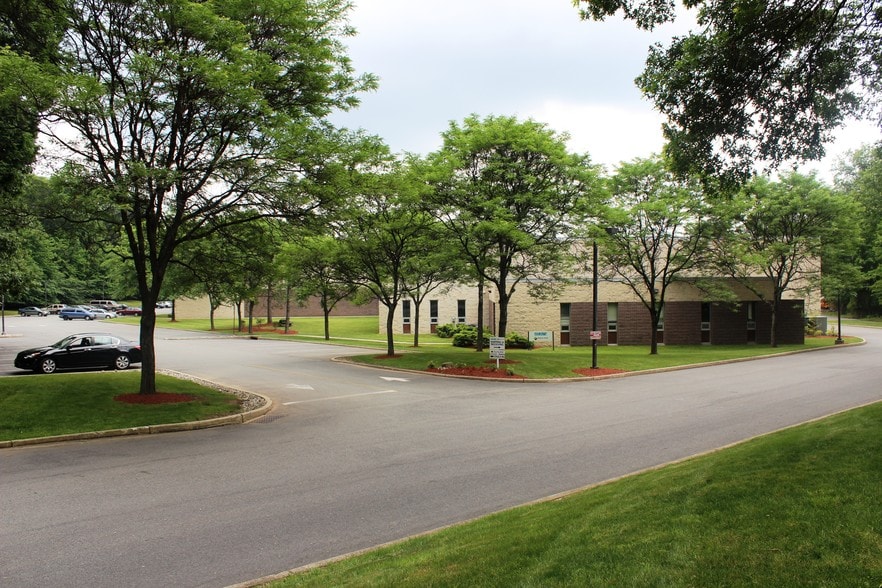 181 E Halsey Rd, Parsippany, NJ for lease - Building Photo - Image 3 of 16