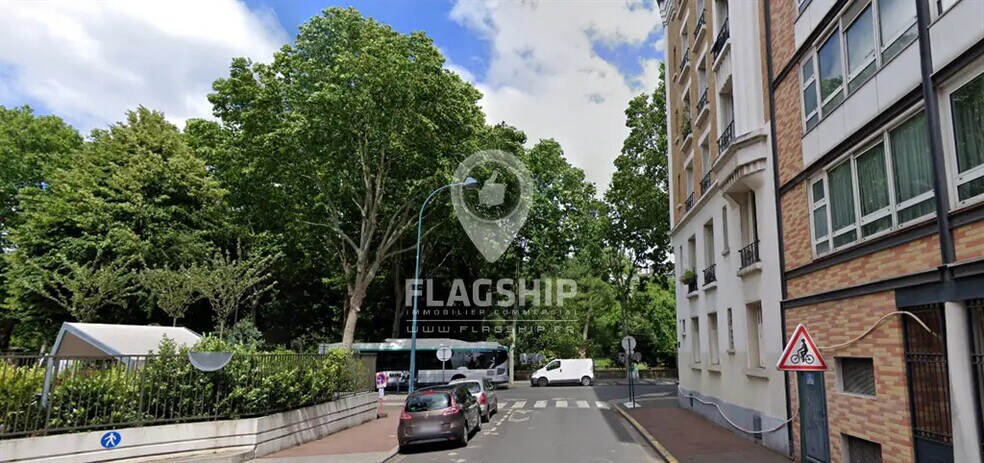 Retail in Clichy for lease - Building Photo - Image 2 of 2