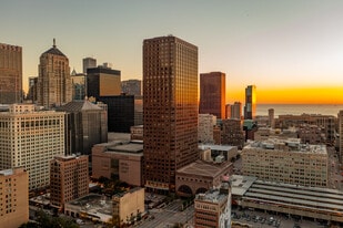 440 South LaSalle - Pub