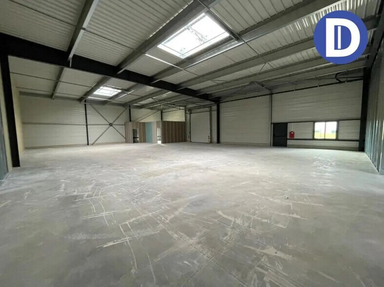 Flex in Flévy for lease - Interior Photo - Image 2 of 2