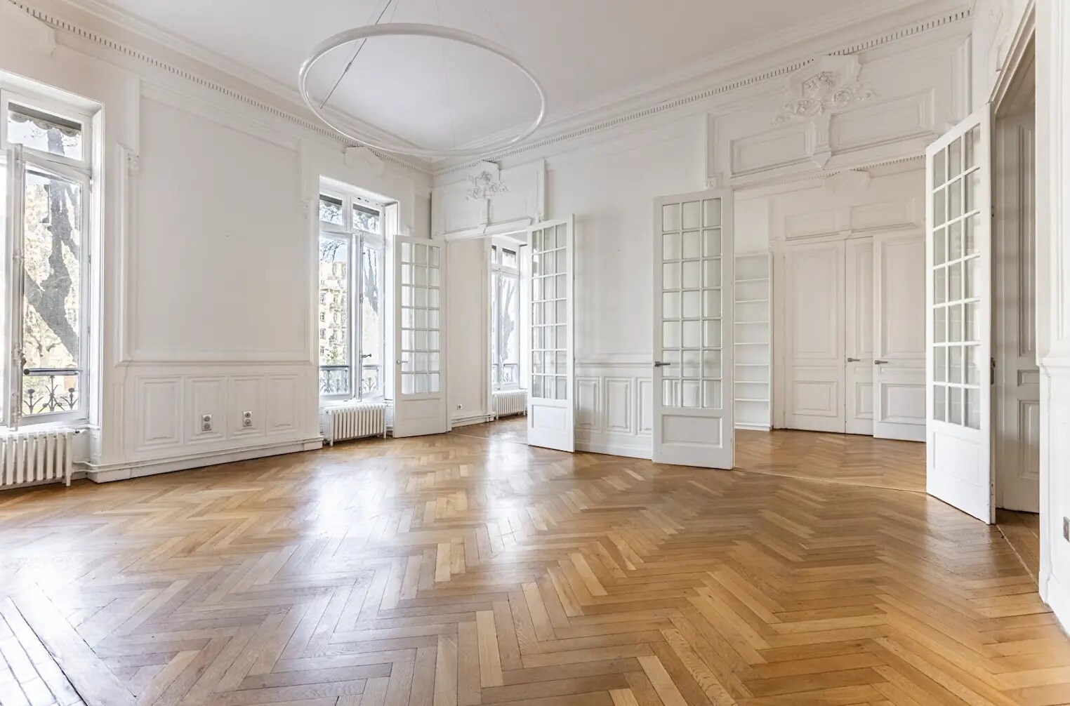 Office in Paris for lease Interior Photo- Image 1 of 6
