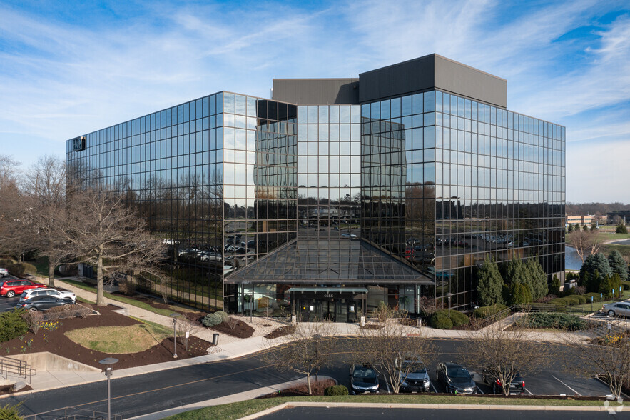 4555 Lake Forest Dr, Blue Ash, OH for lease - Building Photo - Image 1 of 8