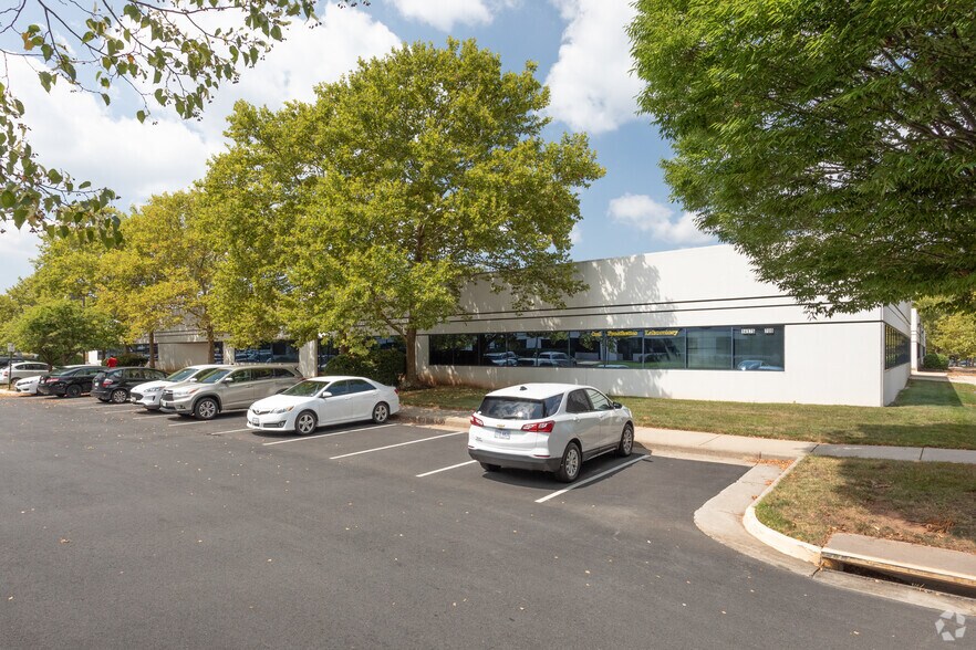 14175 Sullyfield Cir, Chantilly, VA for lease - Building Photo - Image 3 of 6