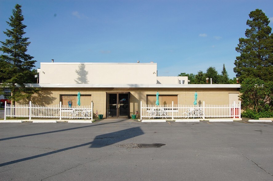 920 Lake George Rd US-9, Queensbury, NY for sale - Building Photo - Image 1 of 1