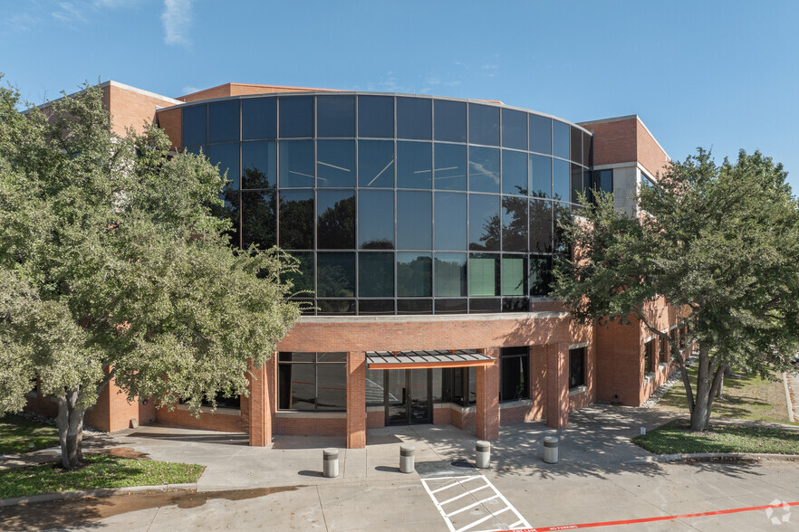 1801 Alma Dr, Plano, TX for lease - Building Photo - Image 1 of 32