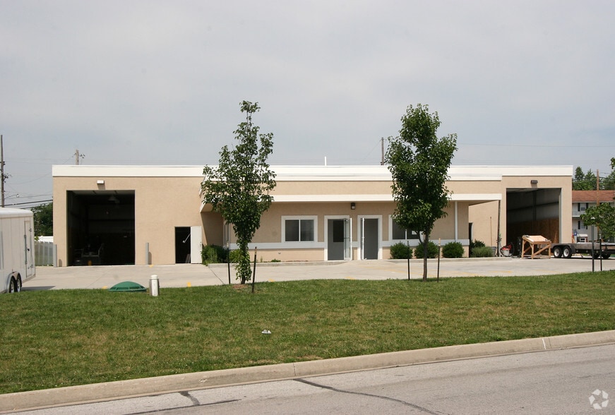 1324-1328 SW Market St, Lee's Summit, MO for lease - Primary Photo - Image 2 of 28