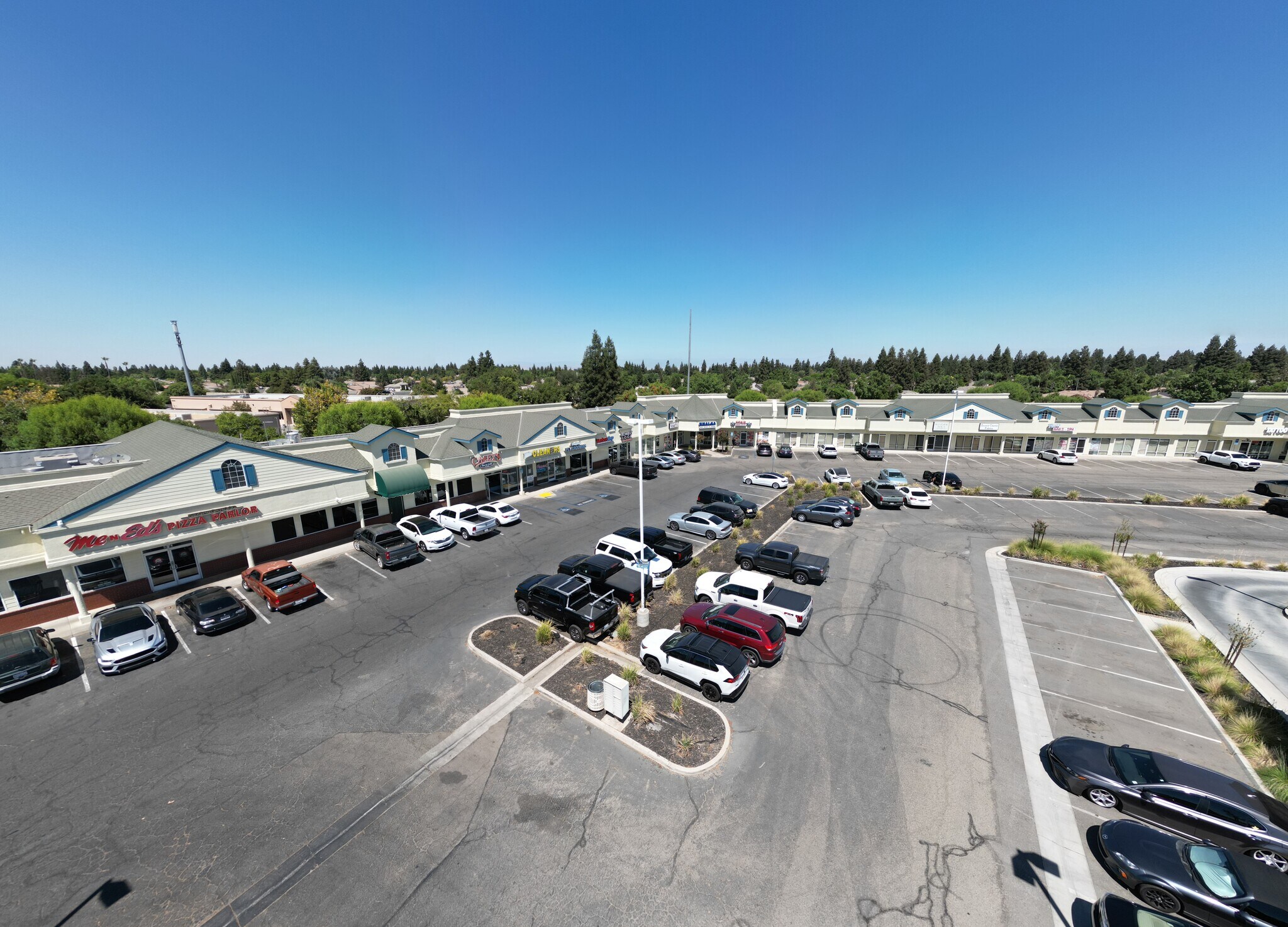 5348-5374 N Spruce Ave, Fresno, CA for lease Primary Photo- Image 1 of 42