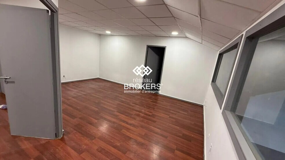 Industrial in Argenteuil for lease - Interior Photo - Image 3 of 4