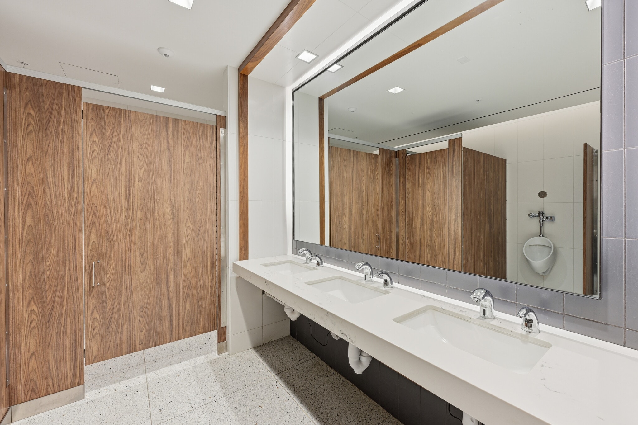 9276 Scranton Rd, San Diego, CA for lease Interior Photo- Image 1 of 8