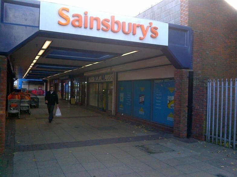 Darkes Ln, Potters Bar, EN6 1AU Retail for Lease