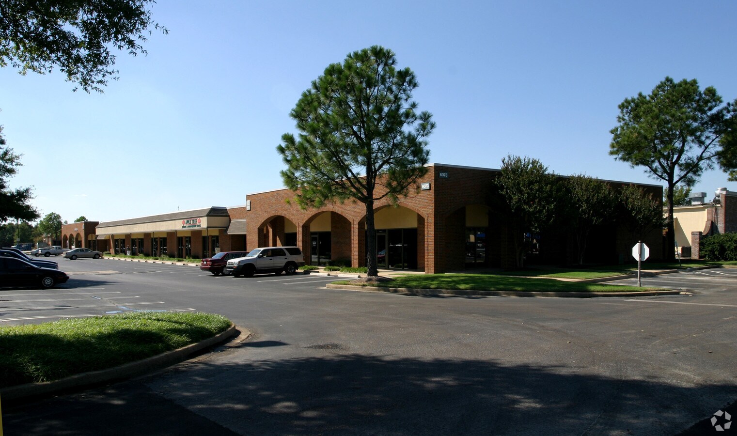 6073 Mount Moriah Rd, Memphis, TN 38115