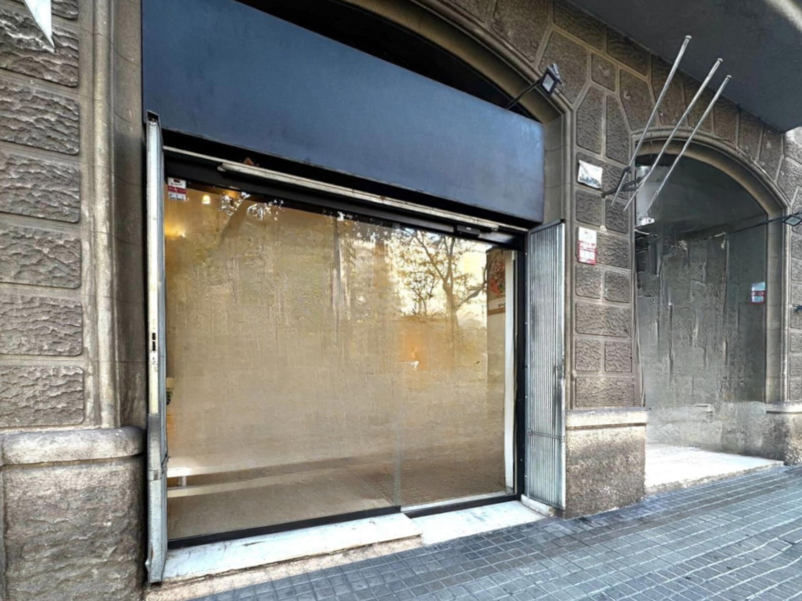 Retail in Barcelona, Barcelona for lease Interior Photo- Image 1 of 9