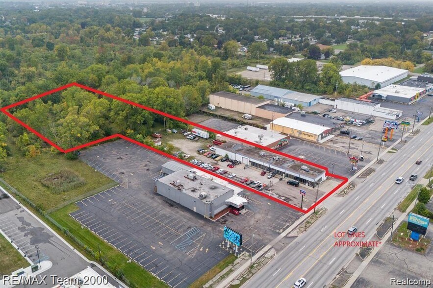 2330 S Dort Hwy, Flint, MI for sale - Building Photo - Image 1 of 9