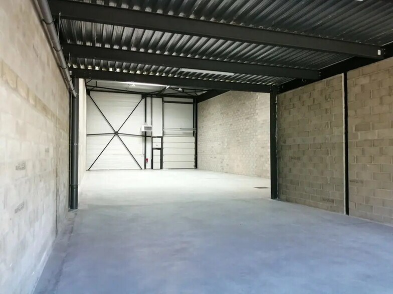 Industrial in Carquefou for lease - Building Photo - Image 3 of 7