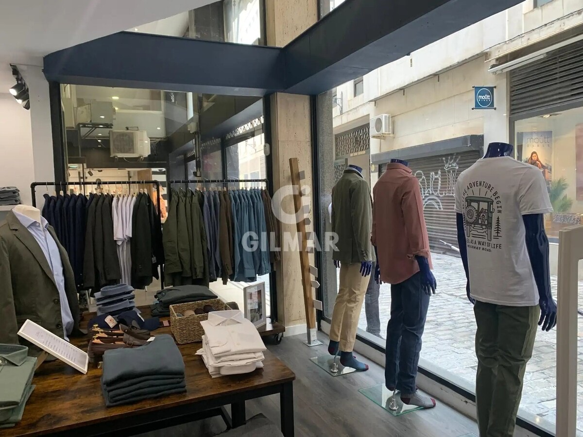 Sevilla, SEV 41001 - - - Interior Photo - Image 2 of 5