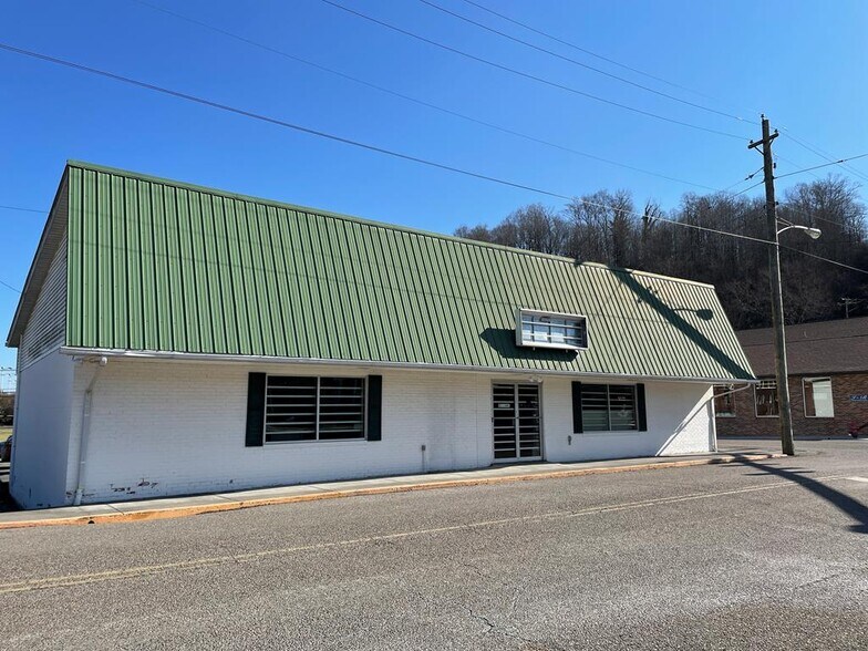 165 McClure Ave, Clintwood, VA 24228