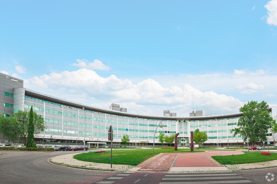 Plaza de la Encina, 10-11, Tres Cantos, Madrid for lease - Building Photo - Image 2 of 6