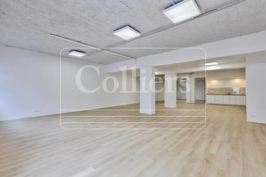 23 Rue Dombasle, Paris for lease - Interior Photo - Image 3 of 7