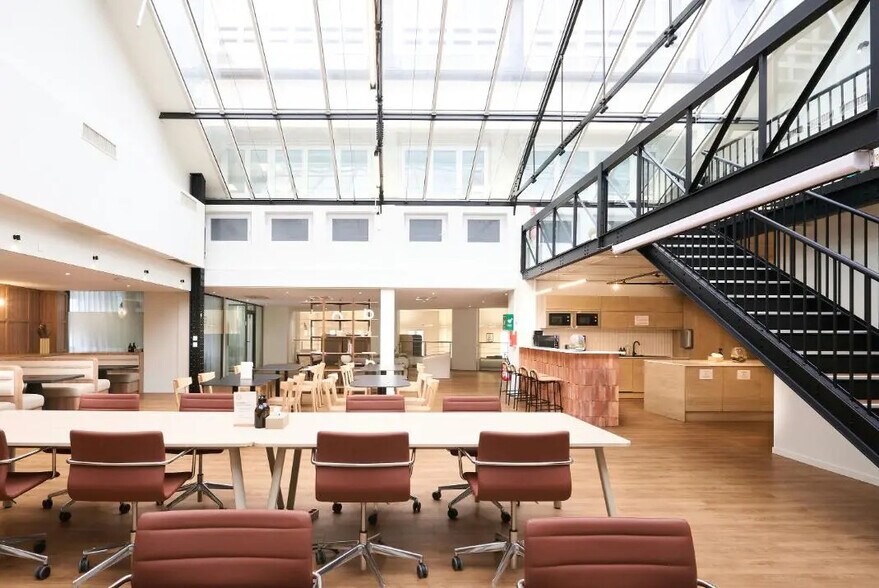 Office in Paris for lease - Interior Photo - Image 3 of 11