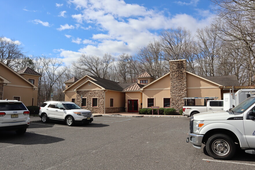 88 S Lakeview Dr, Gibbsboro, NJ for lease - Building Photo - Image 1 of 5