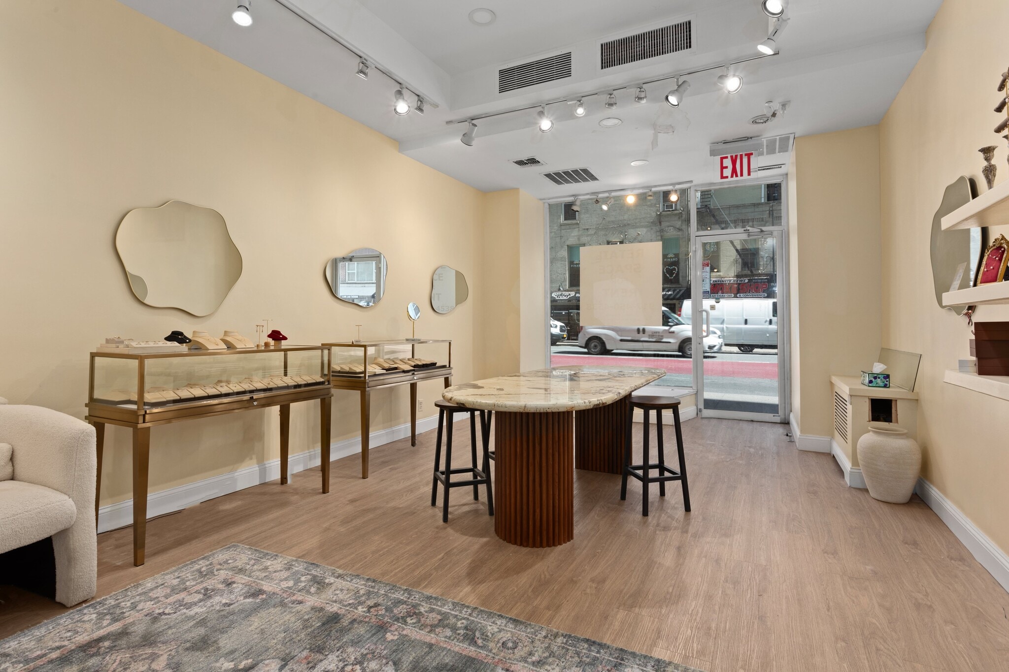 826-842 Lexington Ave, New York, NY for lease Interior Photo- Image 1 of 4