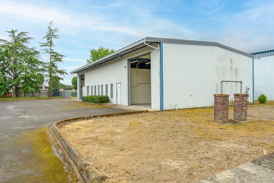 2710 E Hancock St, Newberg, OR for lease - Building Photo - Image 2 of 14