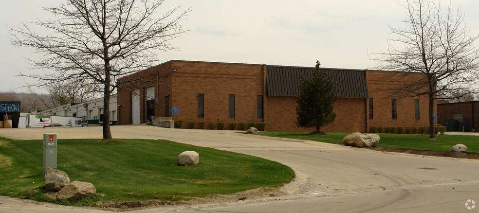 12955 York Delta Dr, North Royalton, OH for lease - Building Photo - Image 1 of 5