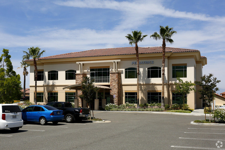 2815 S Main St, Corona, CA for lease - Building Photo - Image 3 of 15