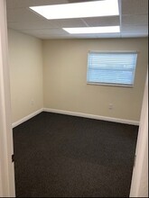 2141 Main St, Dunedin, FL for lease Interior Photo- Image 1 of 5