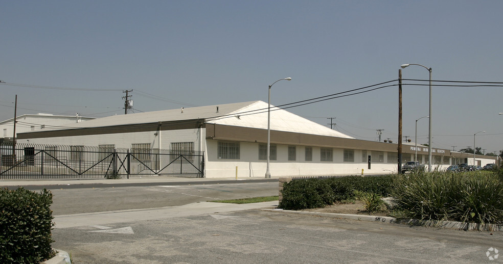 905-965 E 2nd St, Pomona, CA for lease - Building Photo - Image 2 of 10