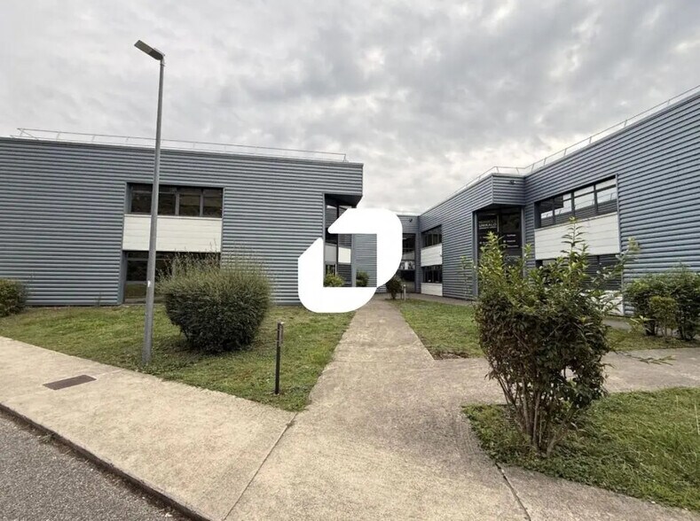 Office in Échirolles for lease - Building Photo - Image 2 of 8