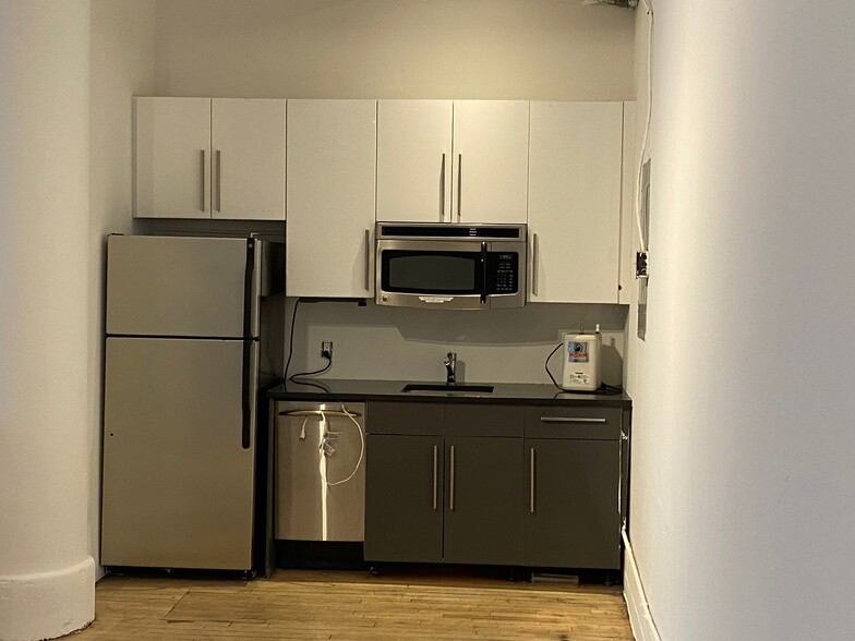 28 W 27th St, New York, NY for lease - Interior Photo - Image 1 of 22