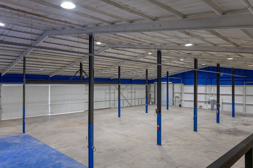 6160 Mineral Wells Hwy, Weatherford, TX for lease - Building Photo - Image 2 of 30