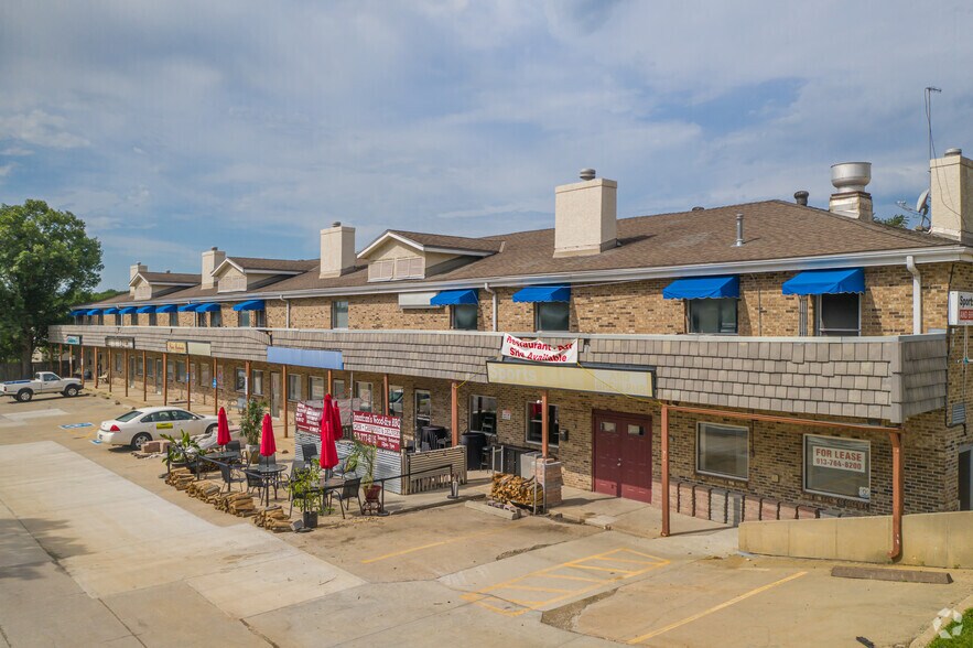 2111 E Crossroads Ln, Olathe, KS for sale - Primary Photo - Image 1 of 1