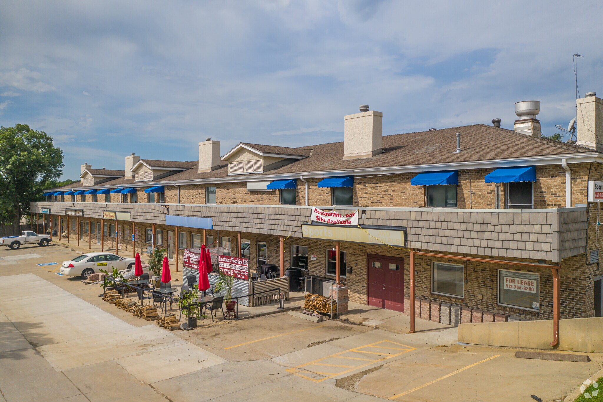 2111 E Crossroads Ln, Olathe, KS for sale Primary Photo- Image 1 of 1